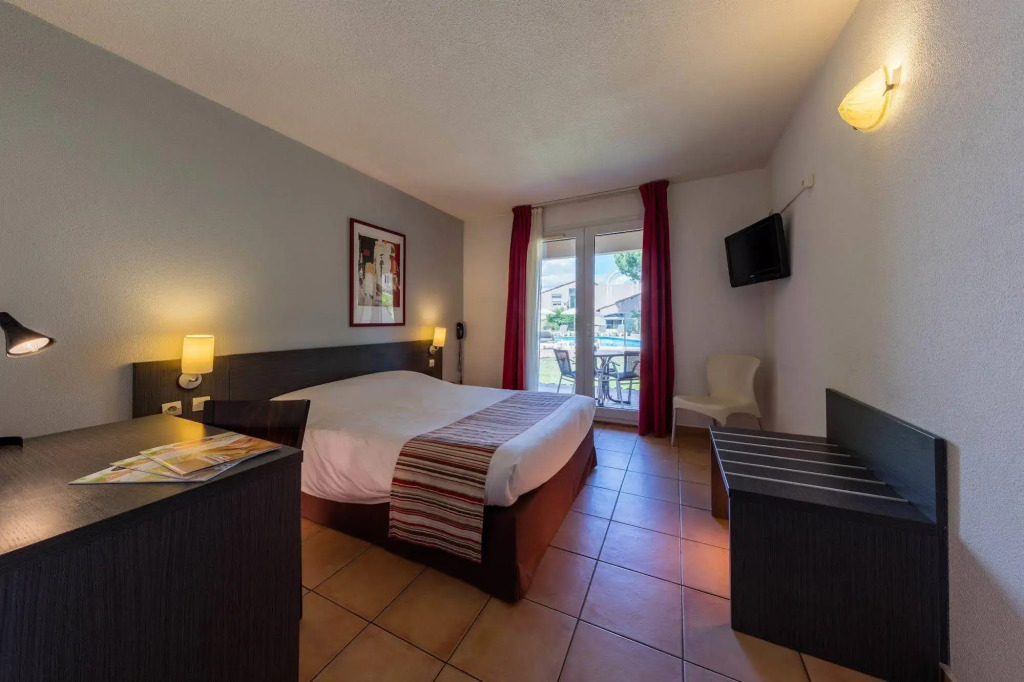 Artemia Aigues-Mortes - Hôtel avec piscine - Bornes électriques - Parking privé - Local vélo-moto