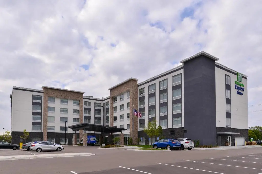 Holiday Inn Express & Suites Mall of America - MSP Airport by IHG