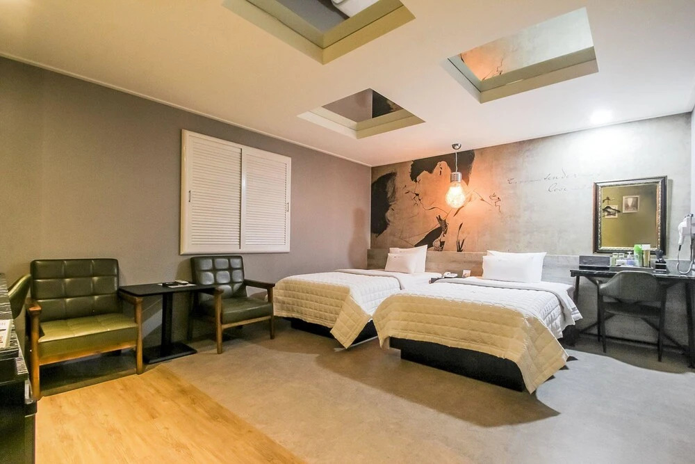 Custom Hotel