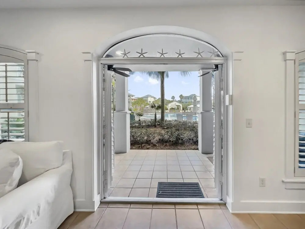 Lagoon Lounge 3 Bedroom Condo by Redawning