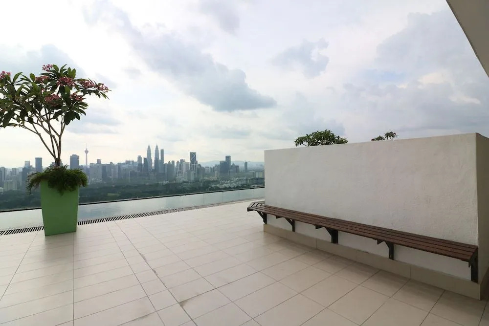 Victoria Home Sentrio Suites