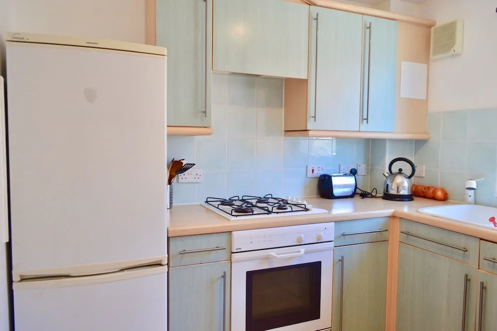Modern Two Bedroom Flat in Leith