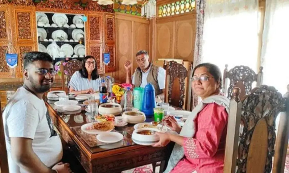New minar group of houseboats