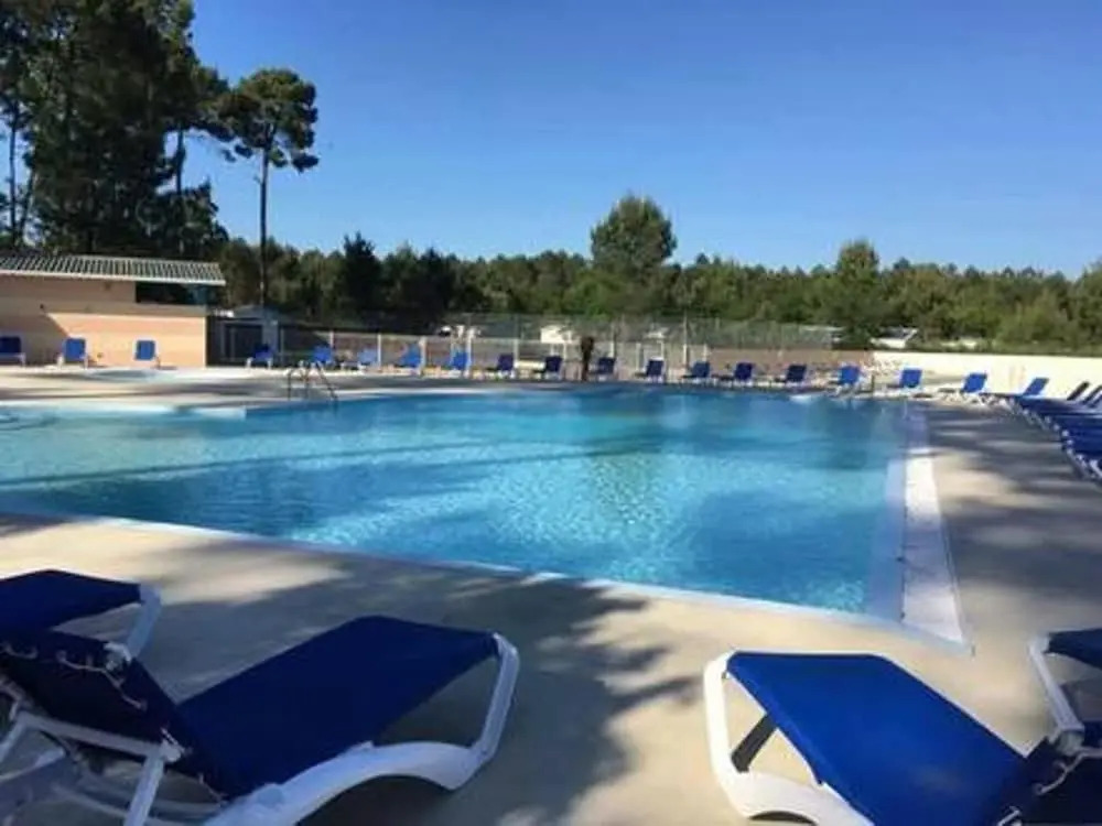Property With 3 Bedrooms in Saint-julien-en-born, With Pool Access and