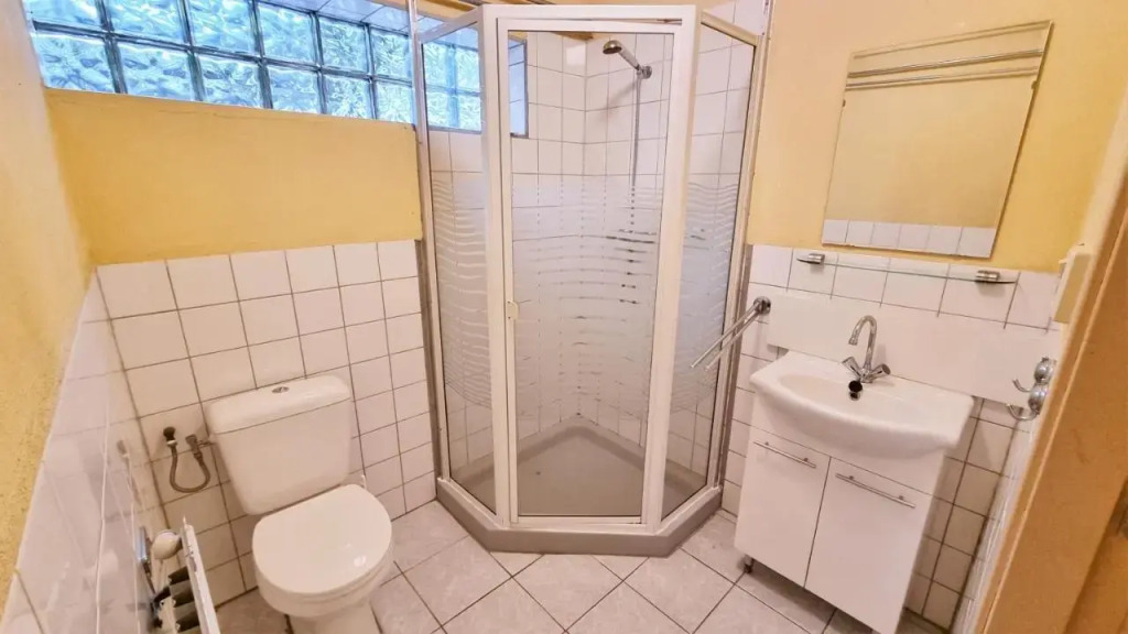 ONO28 Romantic holiday home with large garden
