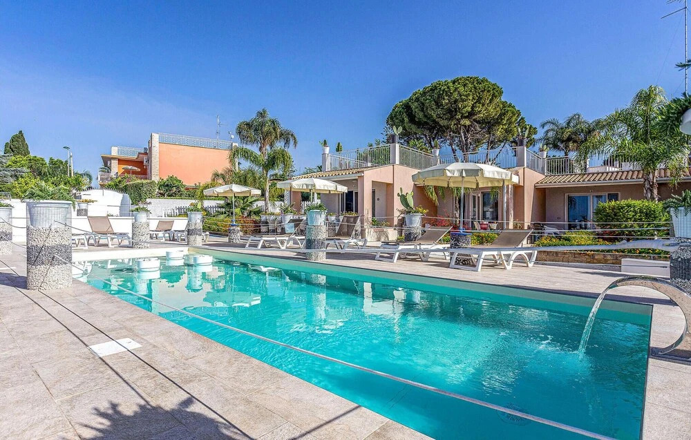 Amazing Home in Fontane Bianche With Wifi, 2 Bedrooms and Outdoor Swimming Pool