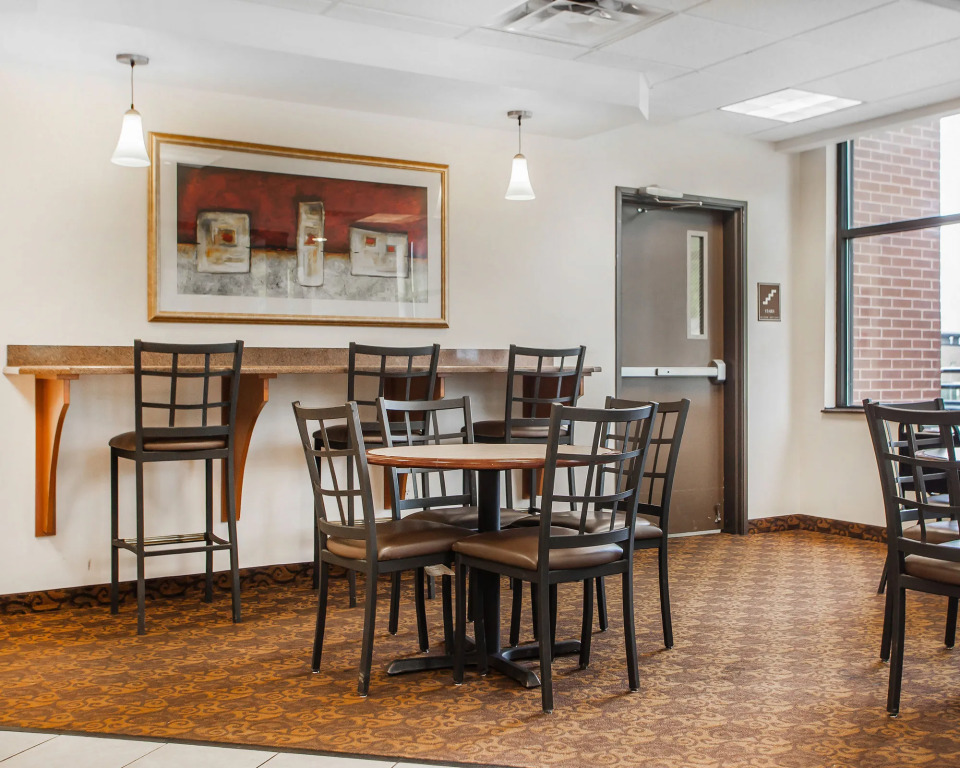 Econo Lodge Inn & Suites Des Moines Fairgrounds Area