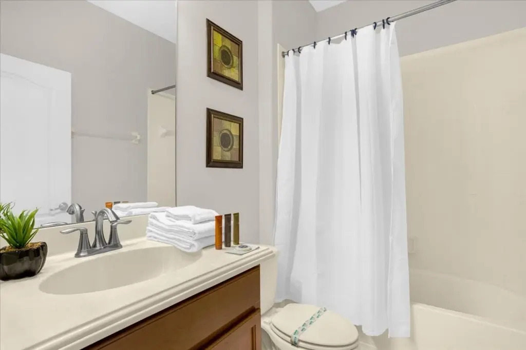 6 Bd 5 Ba Paradise Palms 8852 Cp