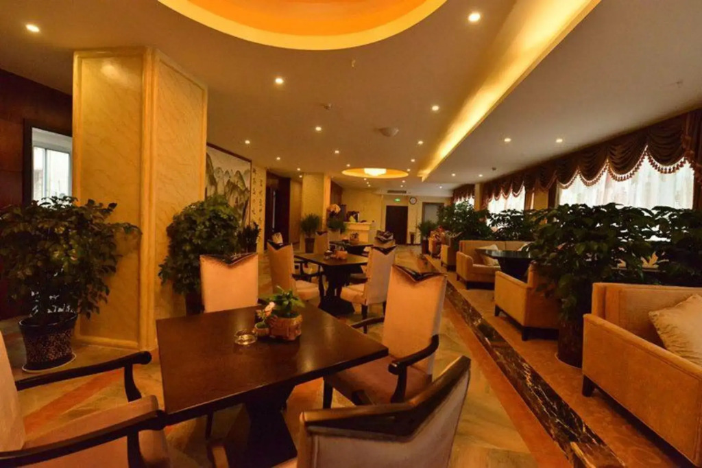 Yixuan Hotel (Rongchang District Government Stadium)