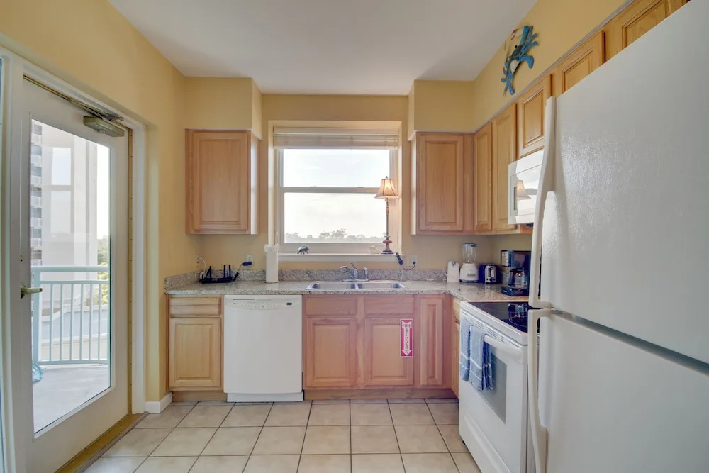 Gulfport Condo With Views: Walk to Beach