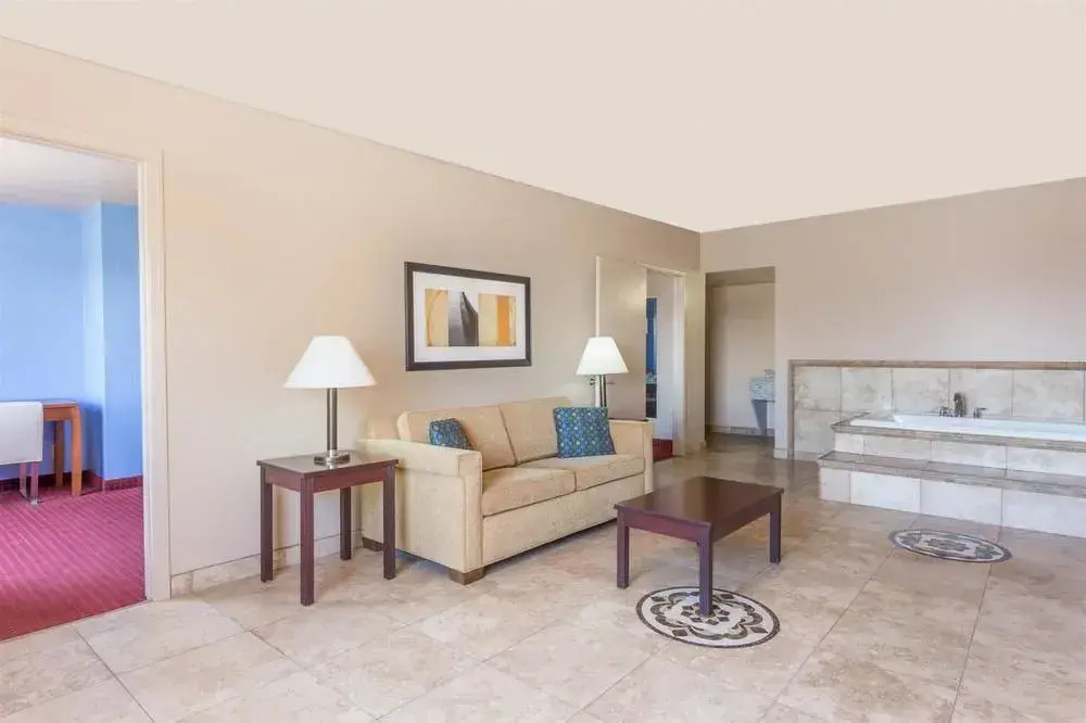 Days Inn & Suites Mesa