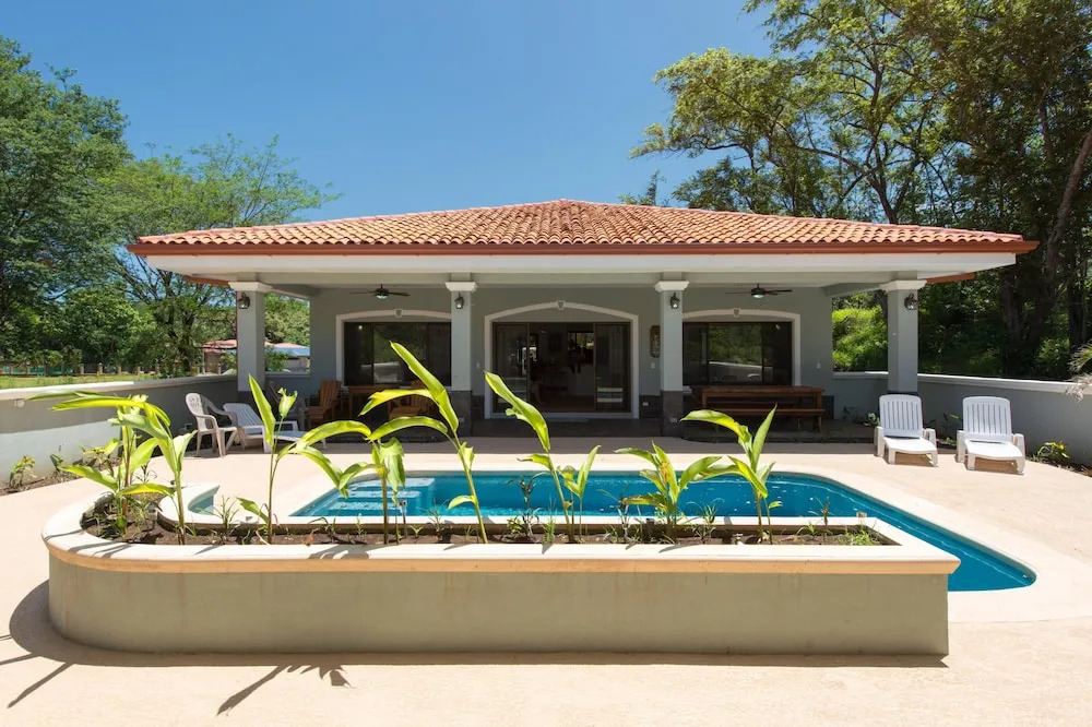 Brand-new 4BD Home With Pool - Ideal for Families