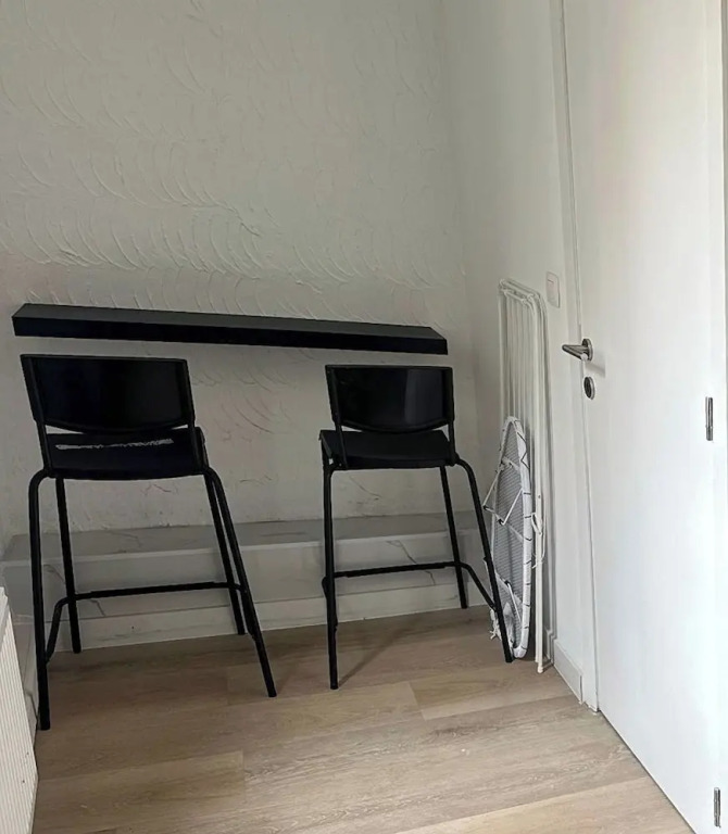 Charming Studio Steps from City Center