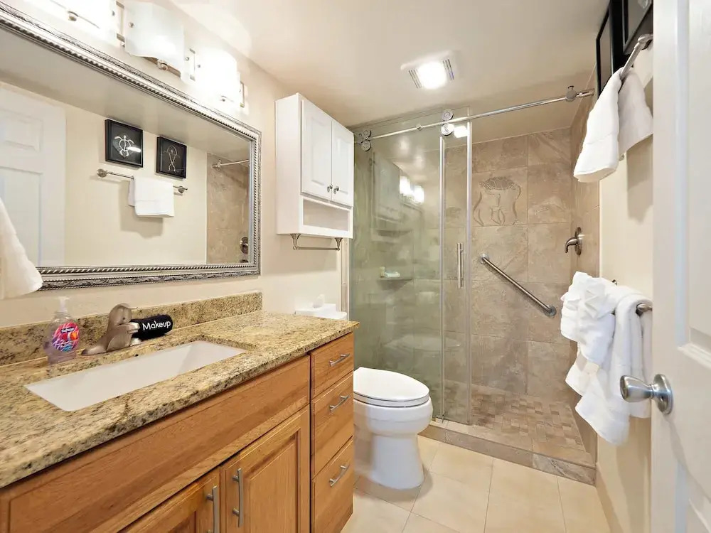 Kona Reef F2 Charming Oceanfront Condo for 4!