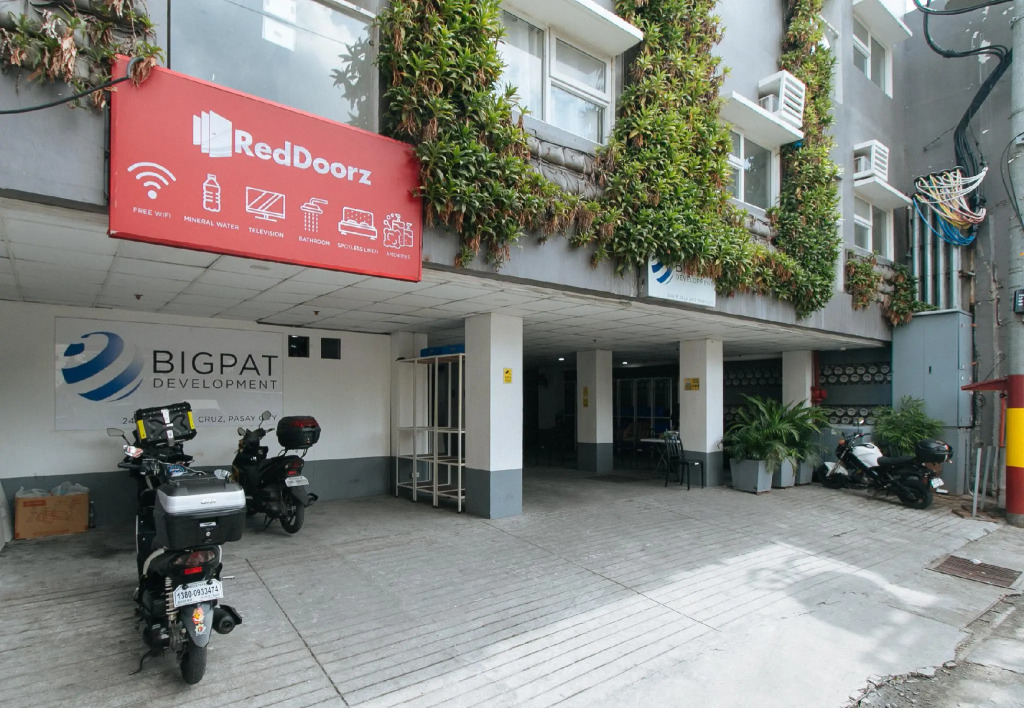 RedDoorz @ Bigpat Pasay