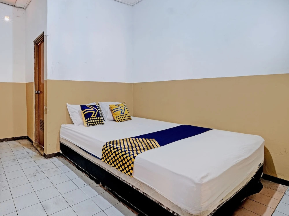 SPOT ON 92983 Hotel Ayu