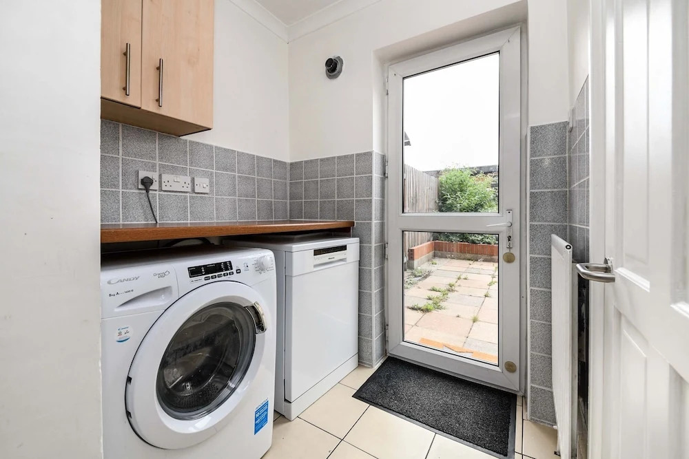 House - Sleeps 10 - Garden - Close to City Centre