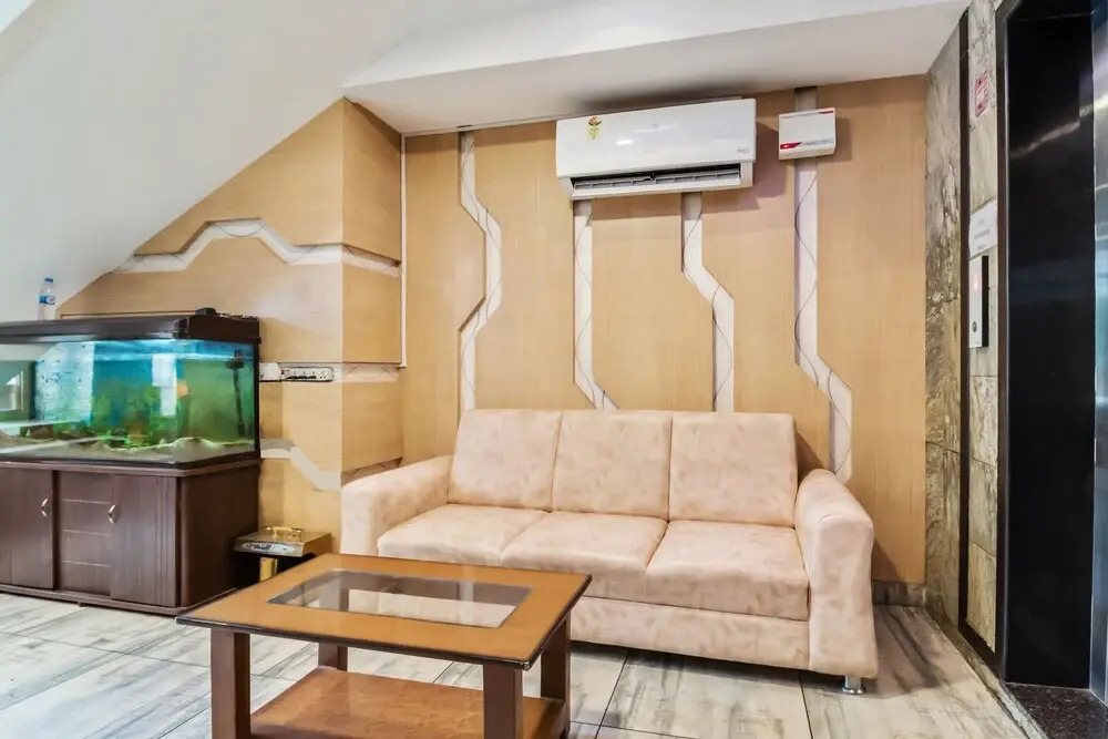 Oyo 30525 Dwarka Grand