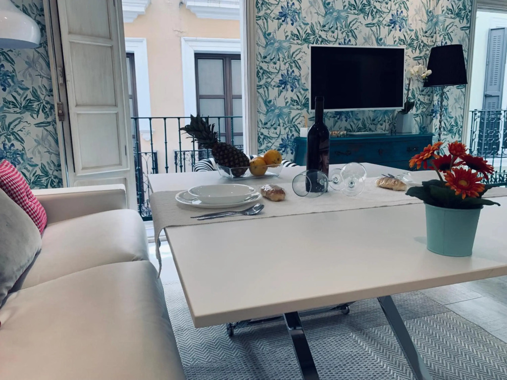 Cathedral Studio, Luxury studio in Cathedral area, Parking Optional