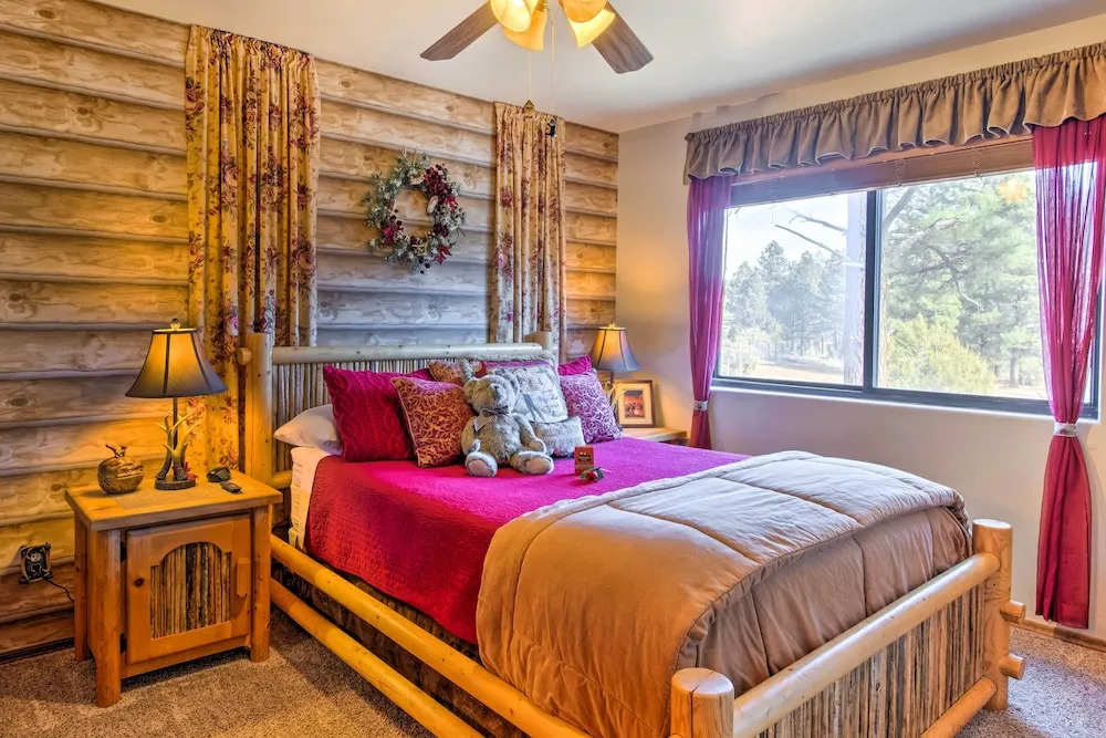 3 Mi to Fool Hollow Lake: Romantic Show Low Cabin