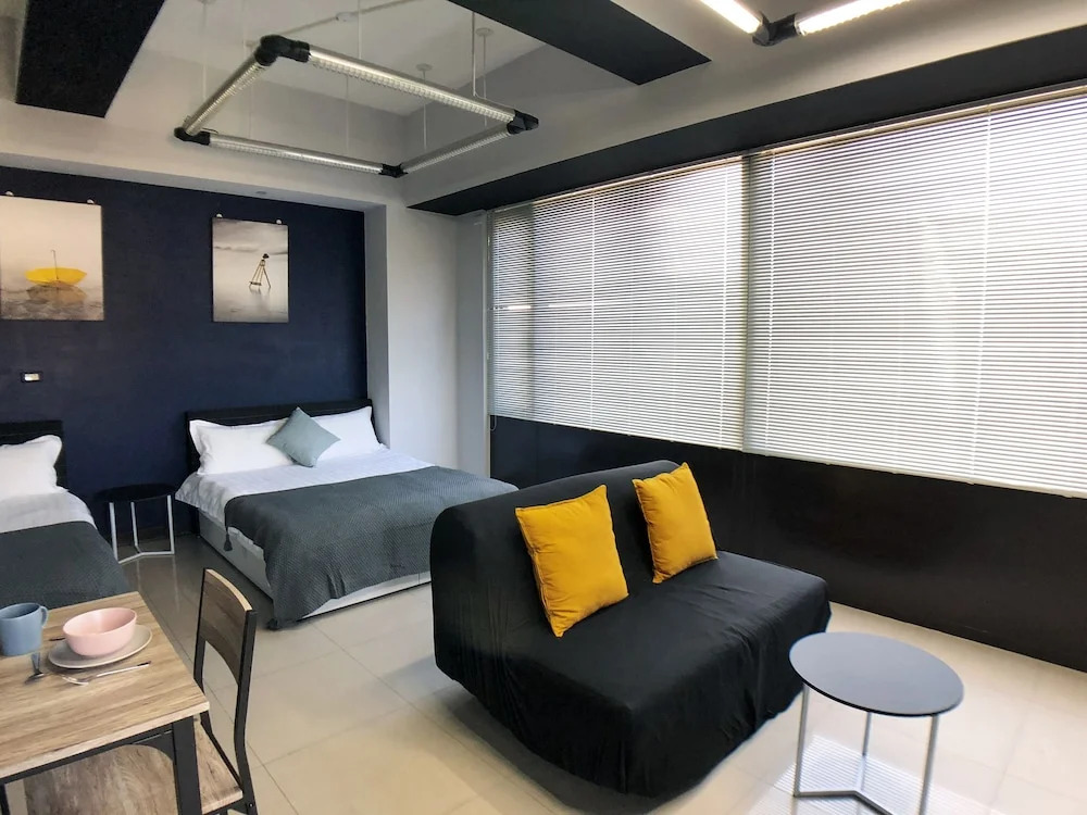 Q square Garden Apartment 13