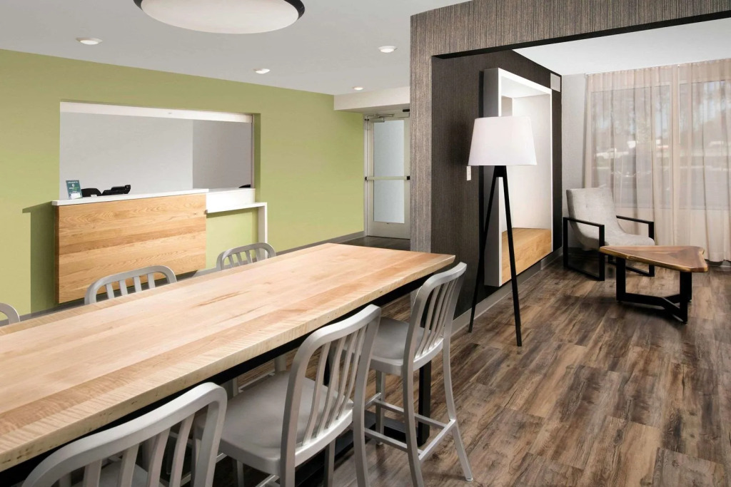 Extended Stay America Select Suites - Tampa - Northeast