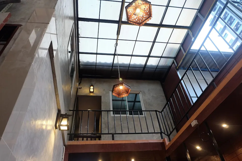 14 Plus 1 Hotel