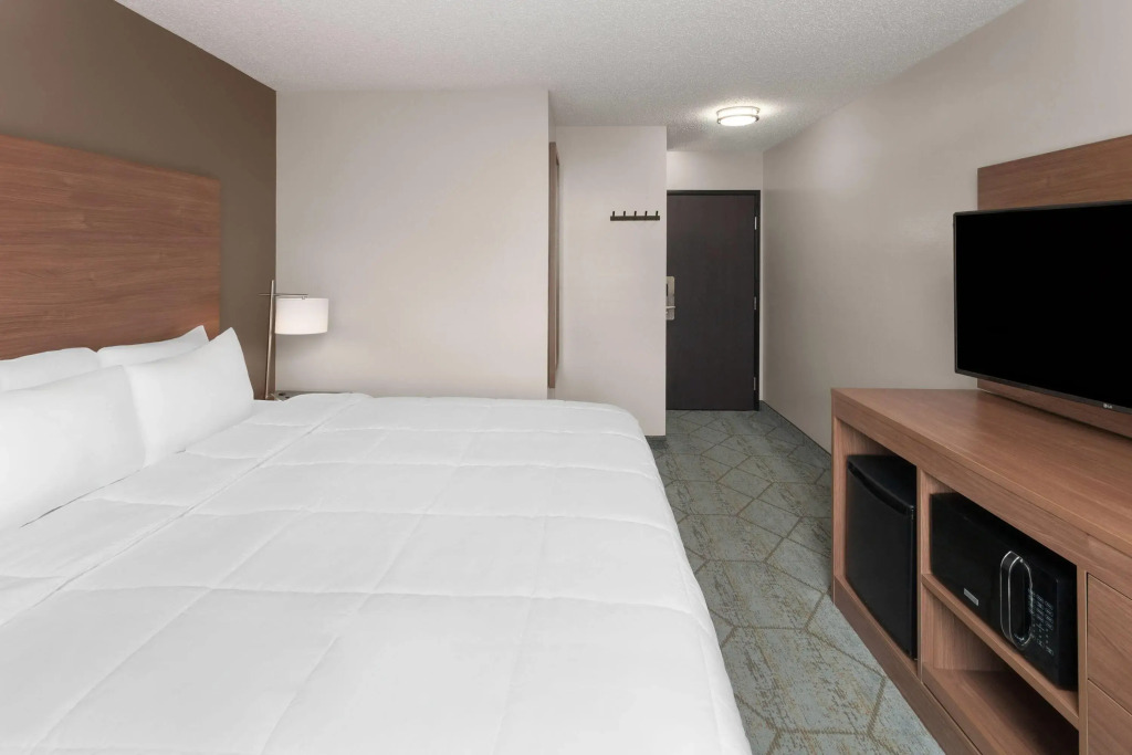 Baymont inn by Wyndham Oshkosh Airport