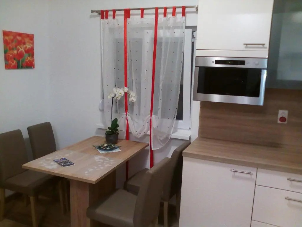 Apartment Yelena Rose West