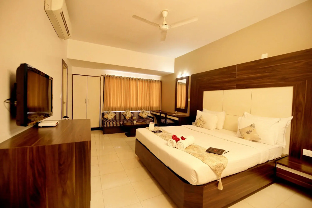 Ashish Palace - A City Centre Hotel