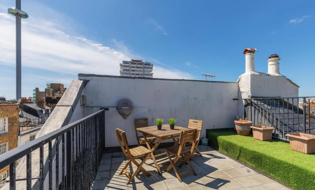 Sunshine Central House | Large luxury group house | Roof terrace | Fast Wifi