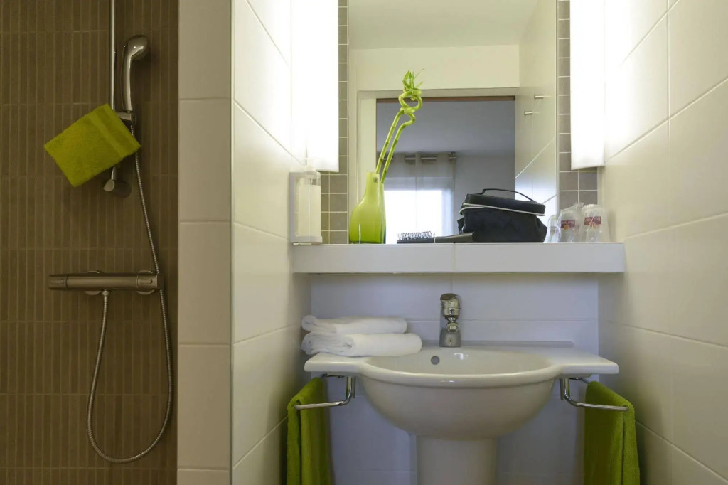 Brit Hotel Reims Croix Blandin