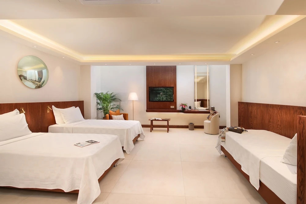 The Xon Hotel