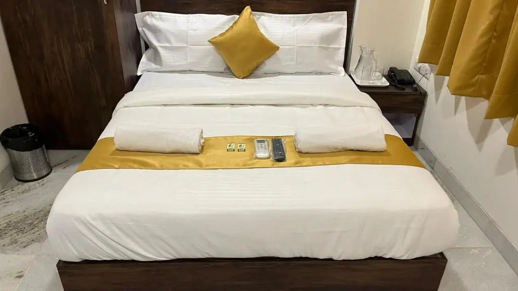Hotel Plaza Rooms - Prabhadevi Dadar