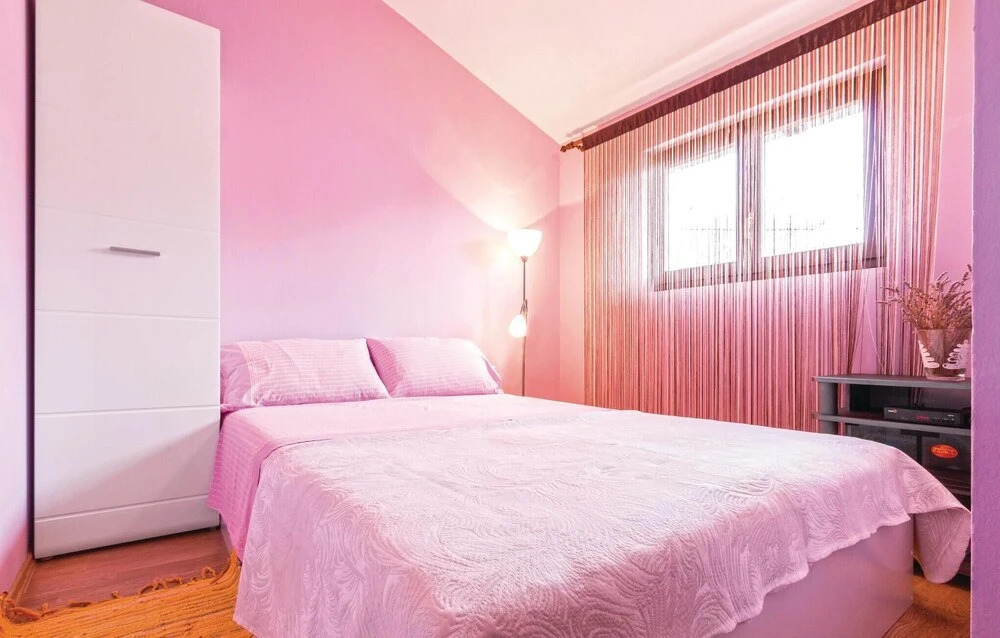 Nice Apartment in Liznjan With 1 Bedrooms