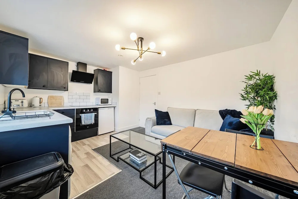 2 Bed Apartment Sleeps 3 -smart Tv -private Garden