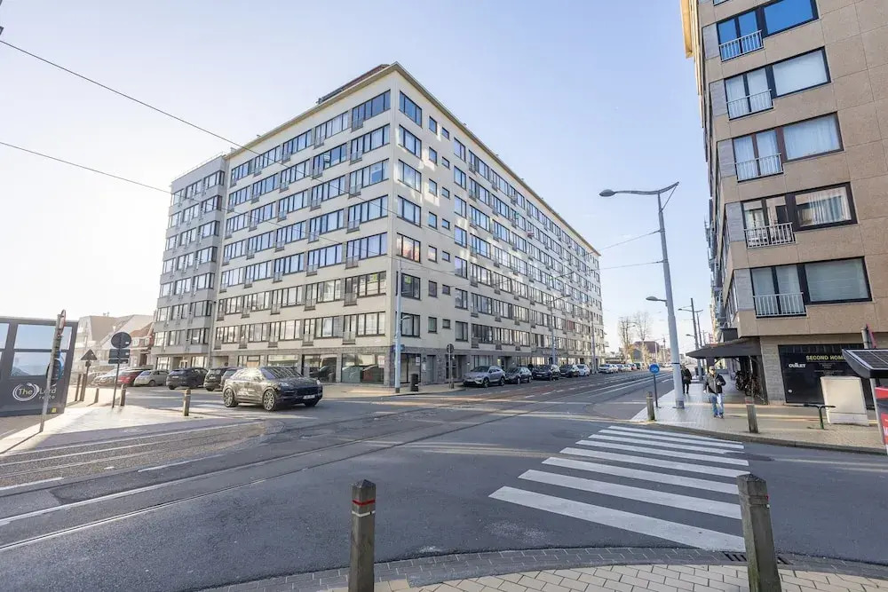 Modern, Renovated Studio With Open Views