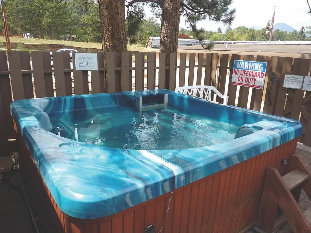 Kinnikinnik Motor Lodge