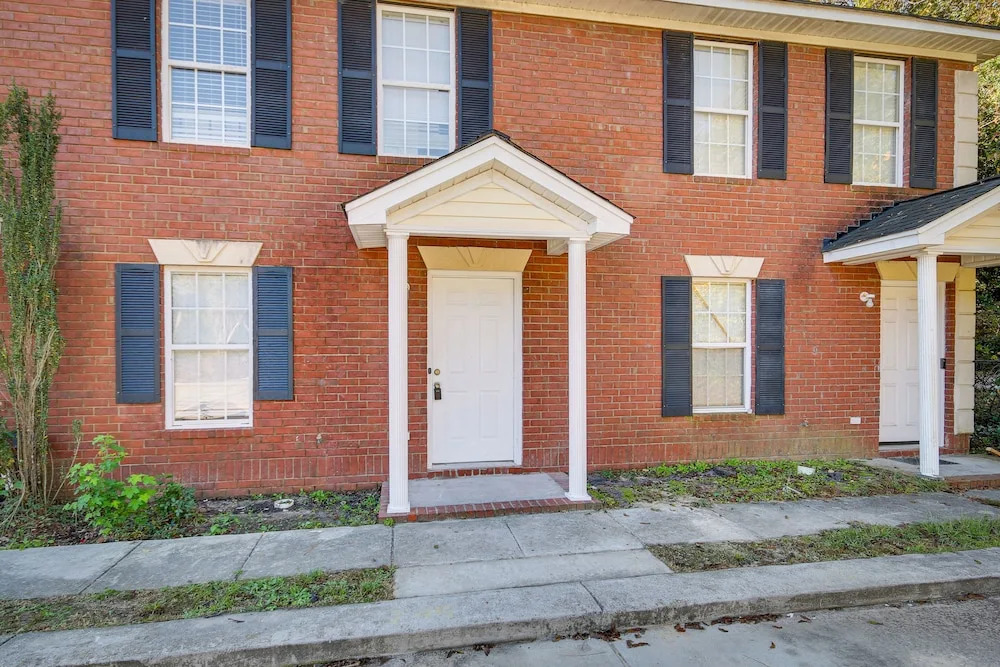 Quaint Orangeburg Townhome Near Hospitals & Campus