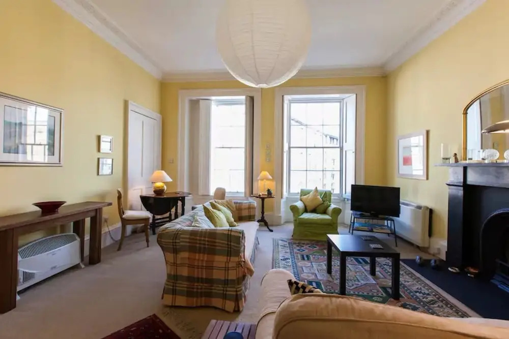 1 Bedroom New Town Flat