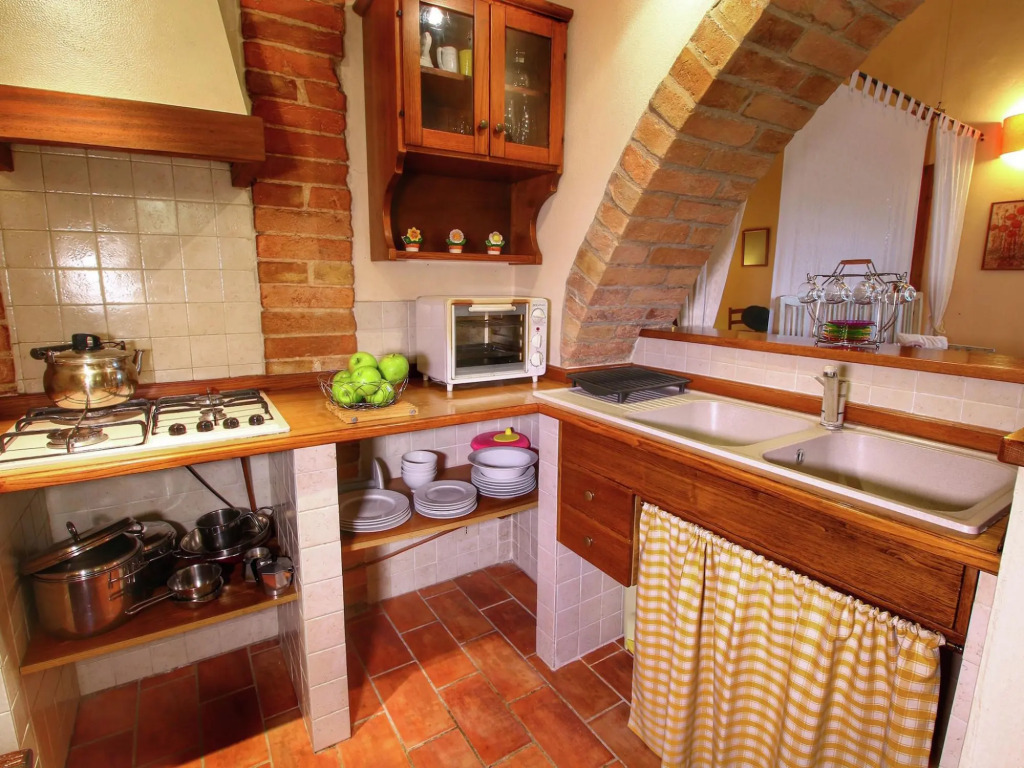 Boutique Cottage in Poggibonsi with Pool