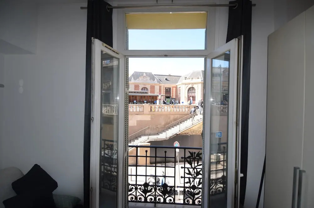 Studio in front of main train station in Nice near tramway