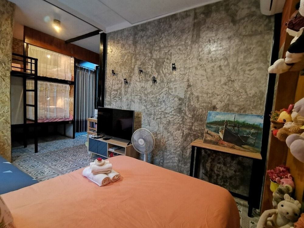 Gardenroom Home Stay and Cafe Suvarnabhumi