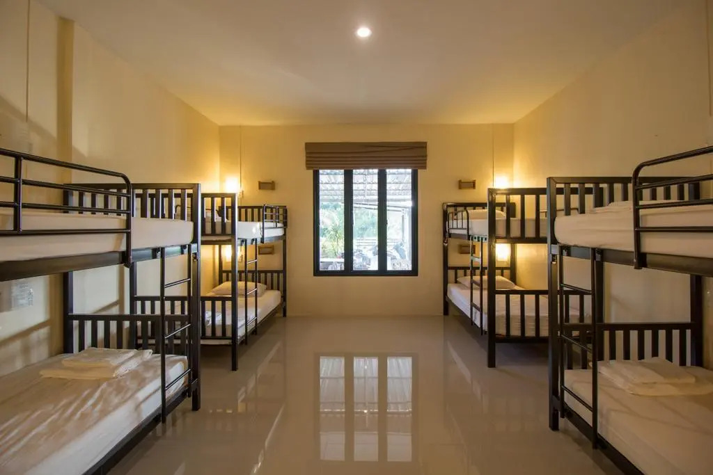 Koh Jum Bungalow & Hostel