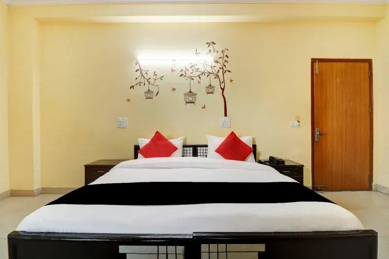 Capital O 68506 Shiv Guest House