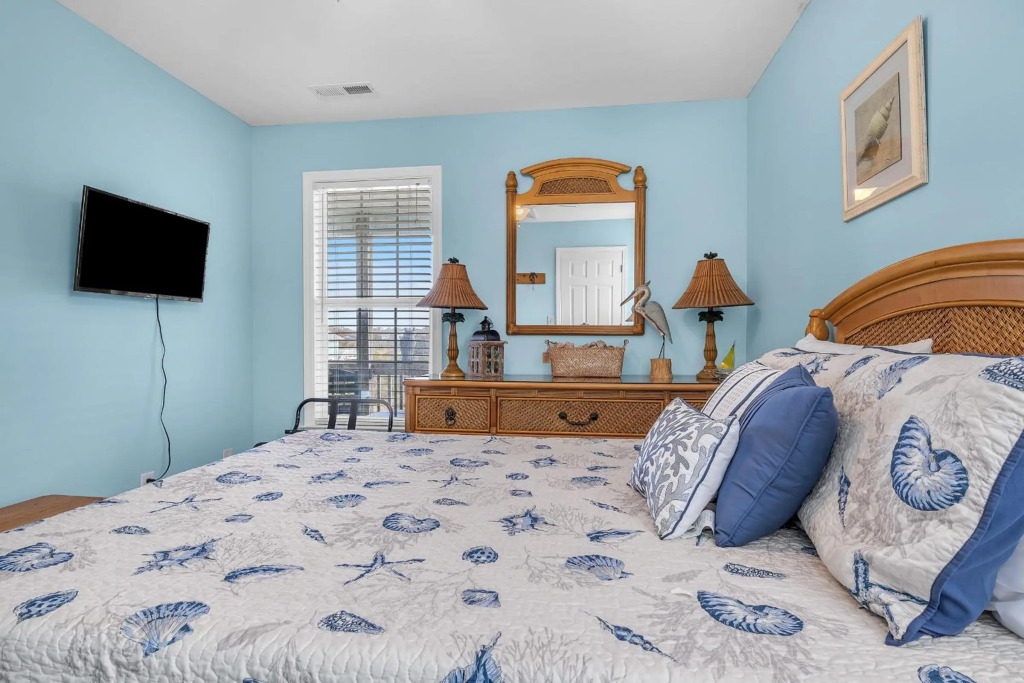 Sherrys Paradise by Oak Island Accommodations