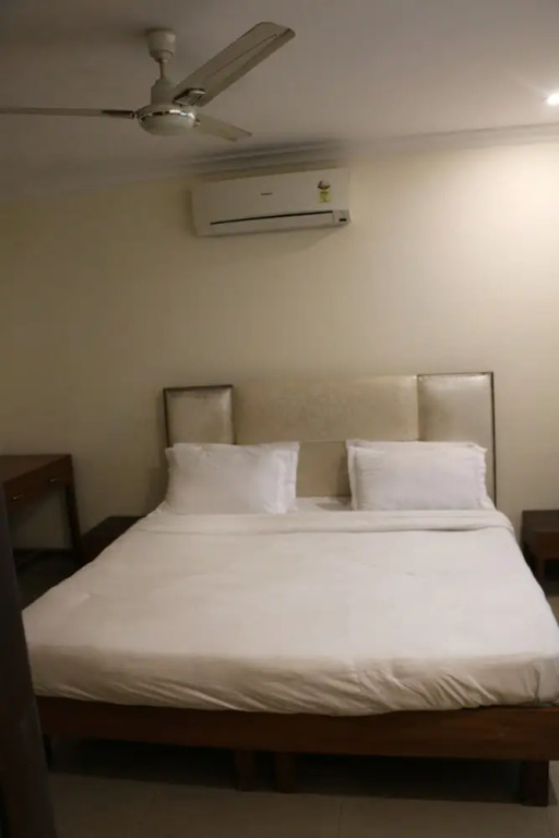 OYO 5190 Hotel Golden Inn
