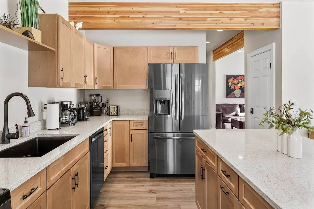 Modern Red Lodge Cabin - Walk to Broadway Ave