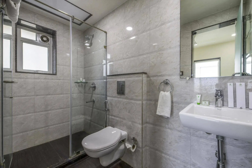 OYO 16703 Hotel The Platinum