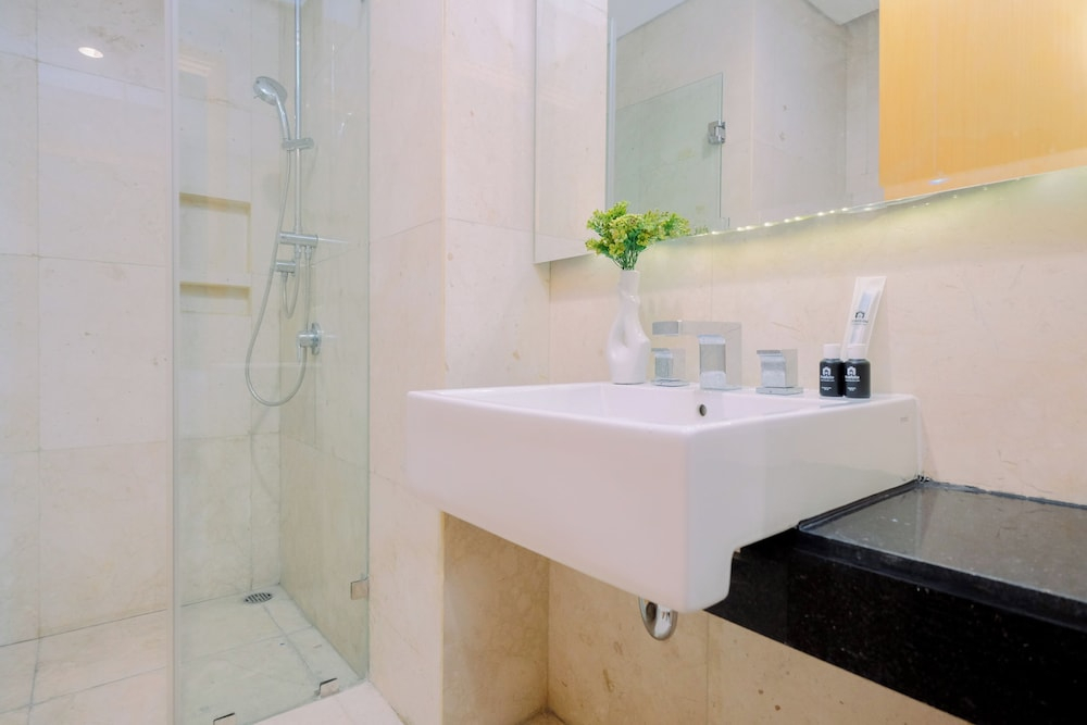 Spacious Grey 2Br At Capitol Suites Apartment